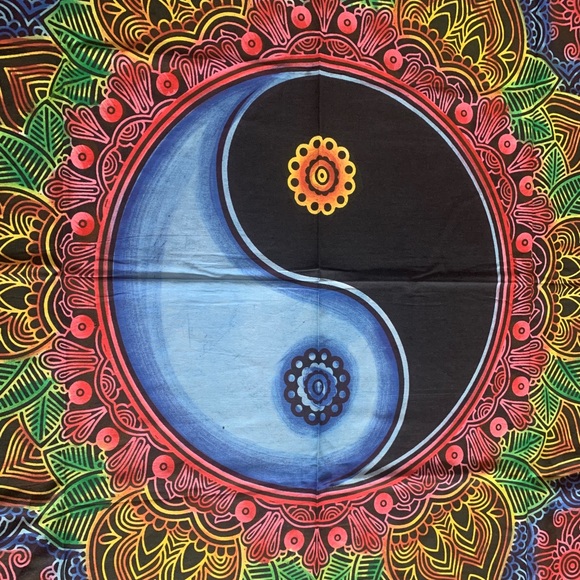 Ying Yang Tapestry - Picture 4 of 7